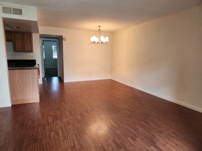 Foto del edificio - 740 W Elm St