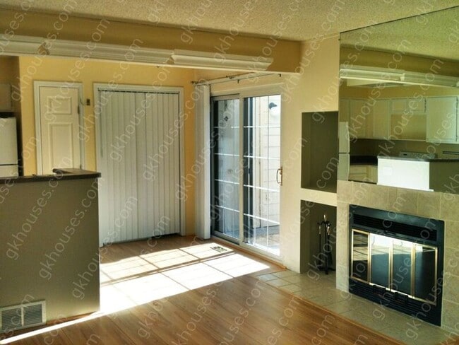 Building Photo - 4837 White Rock Cir