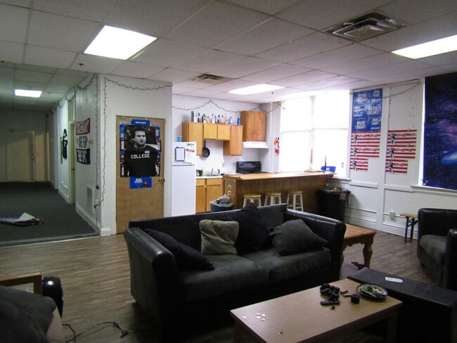 Building Photo - 18 S Court St