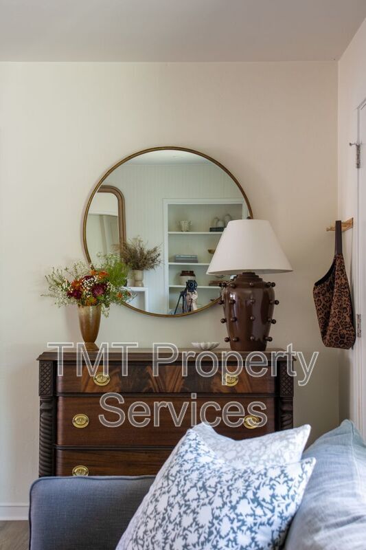Foto del edificio - 2344-2346 Park Estates Dr.