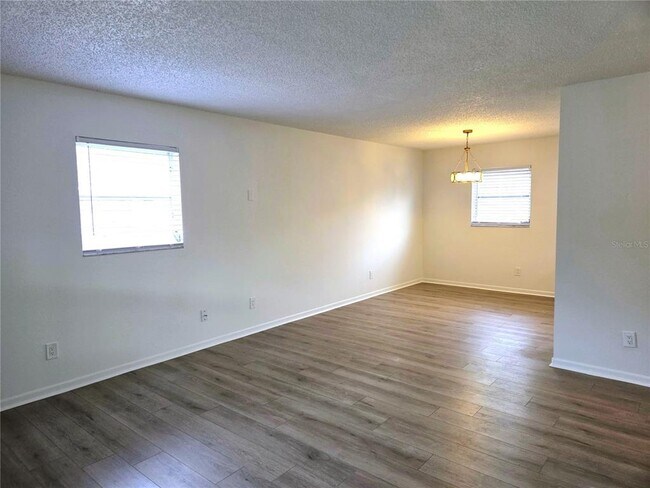 Foto del edificio - 534 93rd Ave N