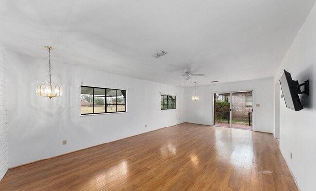 Building Photo - 313 McFadden Dr