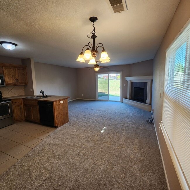 Foto del edificio - Generously Sized 3 bedroom, 2.5 bathroom i...
