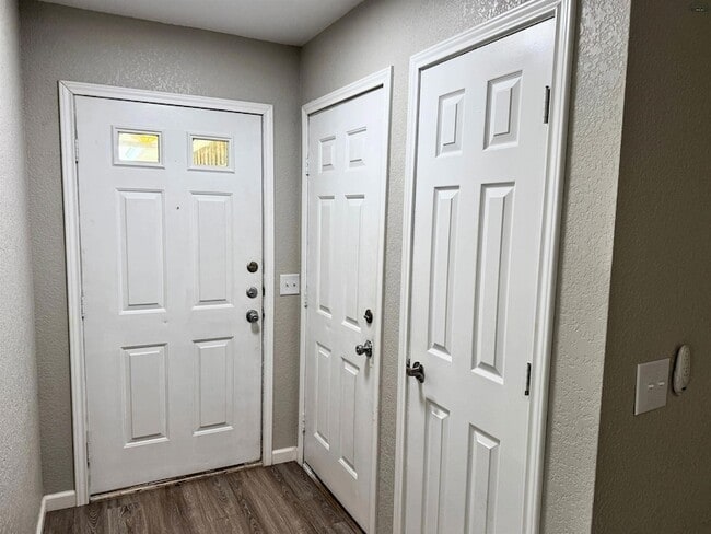Building Photo - 1112 Lisa Ln