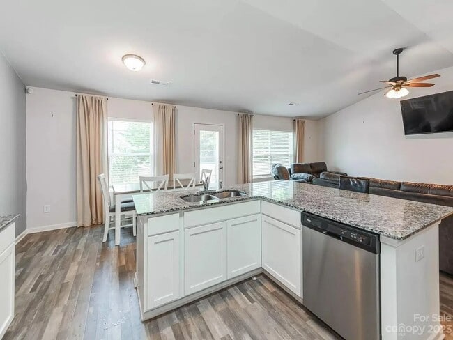 Building Photo - 1016 Amberlight Circle