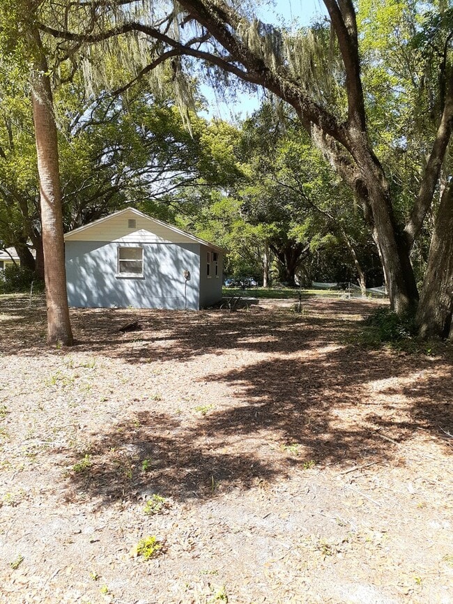 Fully Renovated Cottage House for Rent in Fruitland Park, FL