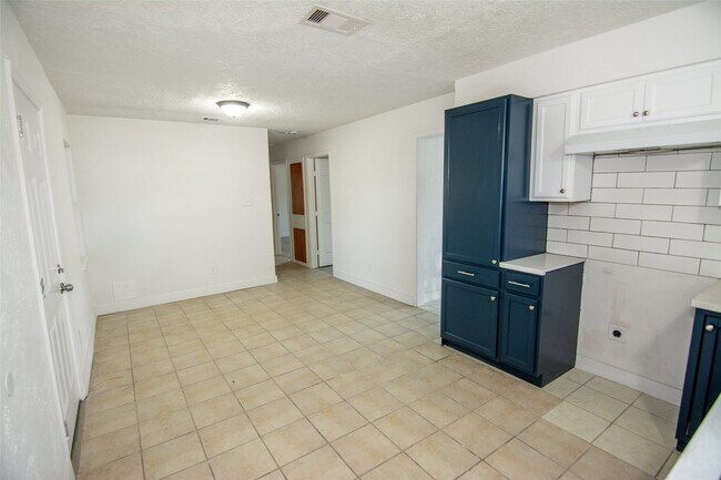 Building Photo - 10911 Ritow St