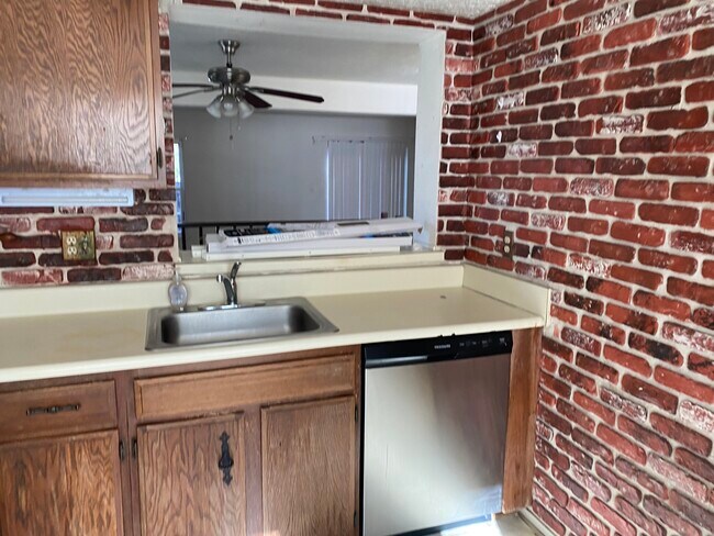 Foto del edificio - 16144 Henderson Ln