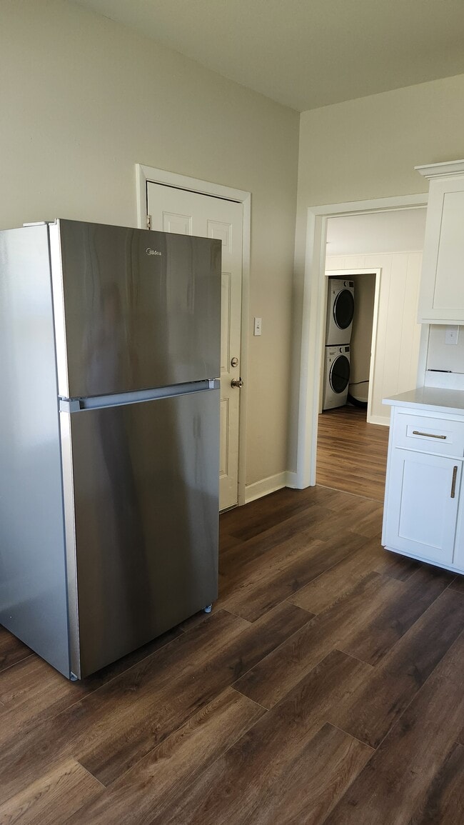 Foto del edificio - 1600 Frey Ave