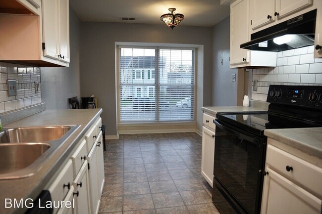 Building Photo - 3 br, 1.5 bath House - 528 Bend Circle Rd