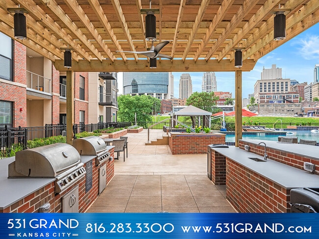 Outdoor grills - 531 Grand Apartments
