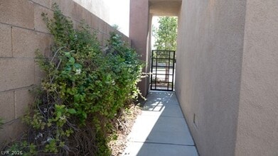 Building Photo - 9205 Guggenheim Ct