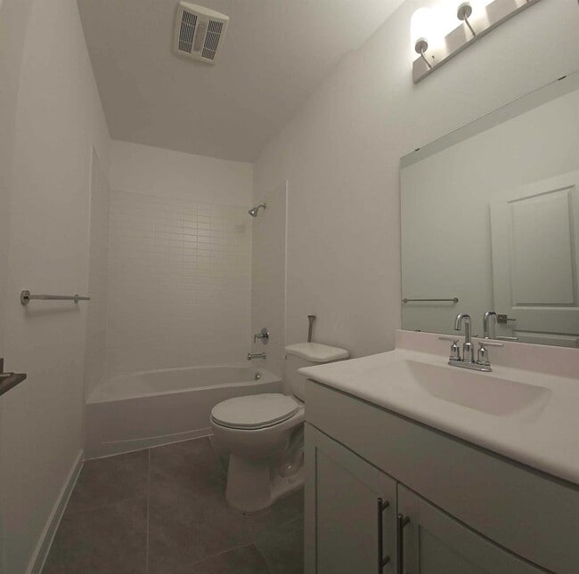 Building Photo - 8442 Bay Oaks Dr