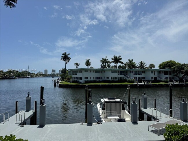 Foto del edificio - 508 Hendricks Isle