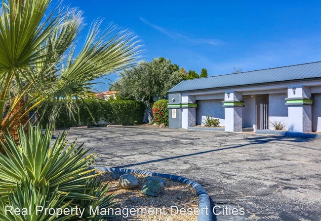 Building Photo - 1830 E Racquet Club Rd