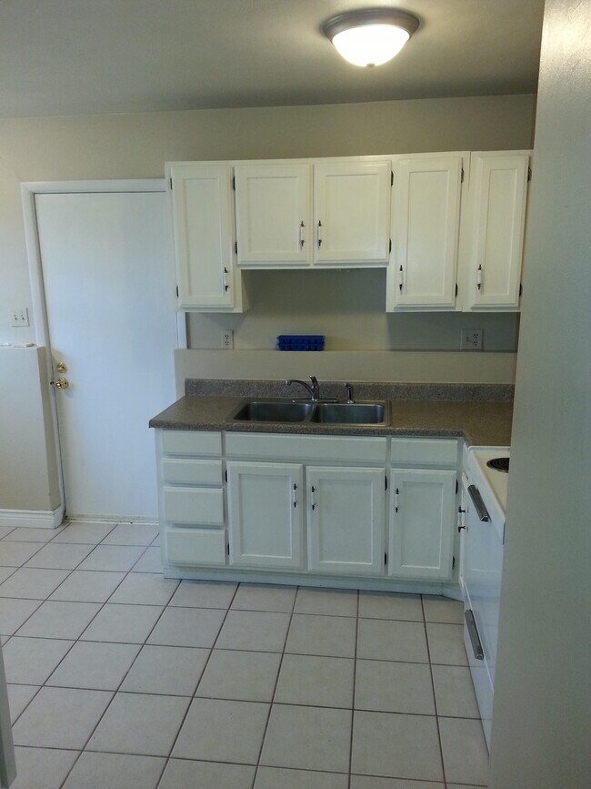 Building Photo - 102 Braden Ct