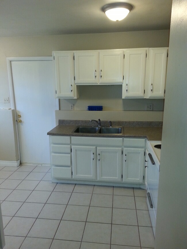 Building Photo - 102 Braden Ct