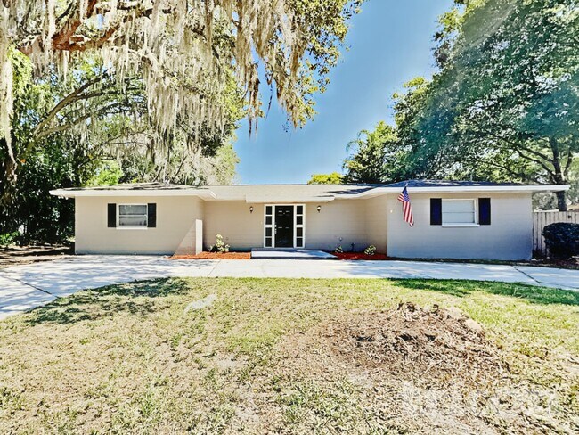 Foto del edificio - 104 New Hope Rd