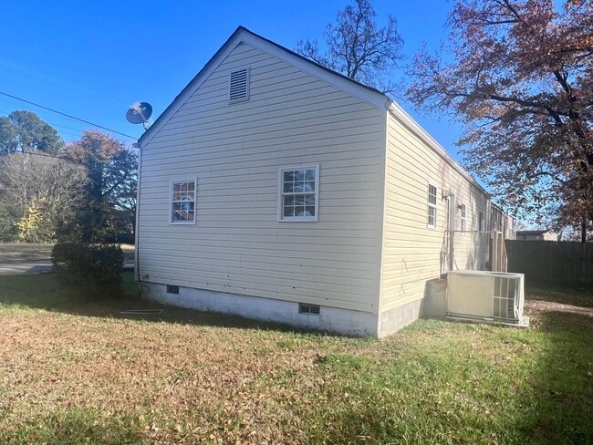 Foto del edificio - CHESAPEAKE - CUTE RENOVATED 3 BEDROOM COTTAGE
