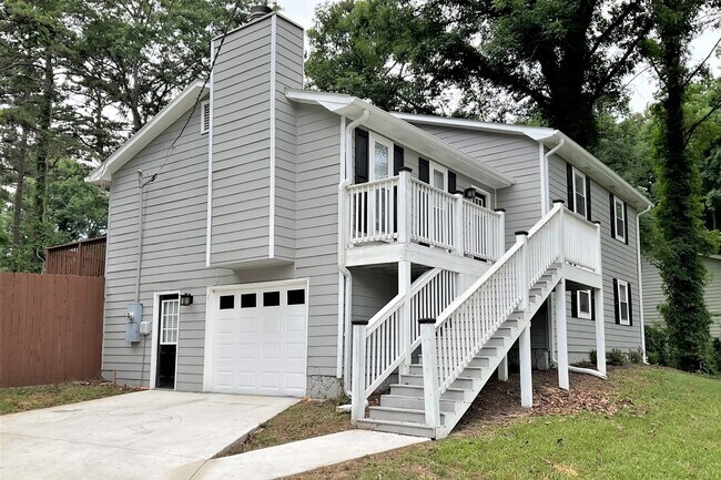 Building Photo - 4899 Wycliffe Dr