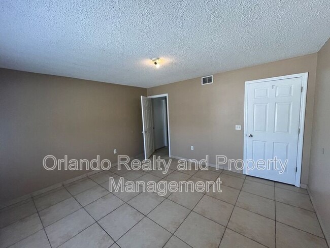 Building Photo - 204 Canterbury Ct