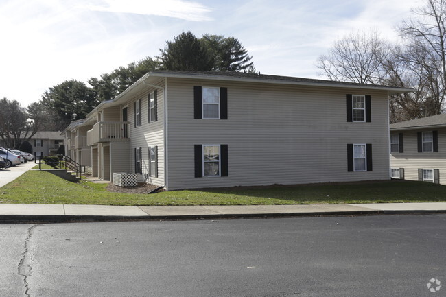 Building Photo - Parkway Crossing