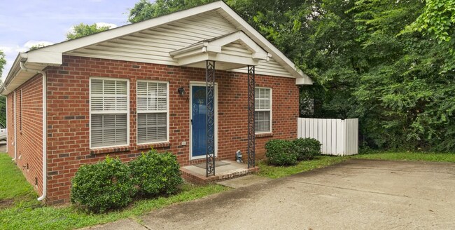 Building Photo - 1208 Coreland Dr