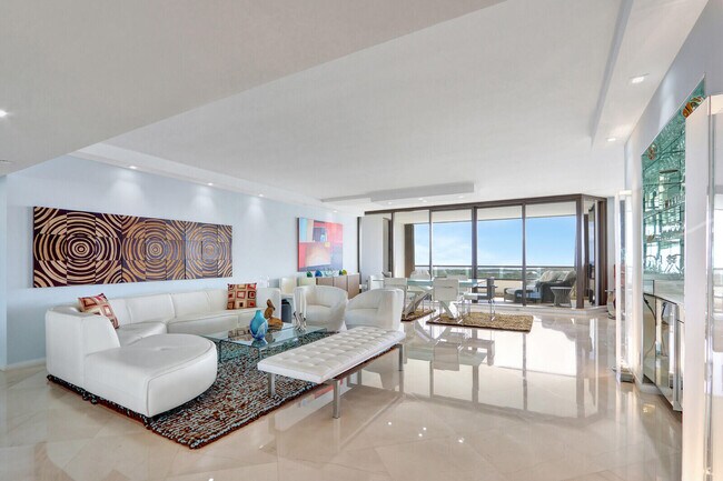 Foto del edificio - 100 Lakeshore Dr