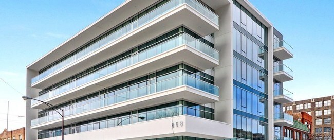 Foto del edificio - 875 N Franklin St