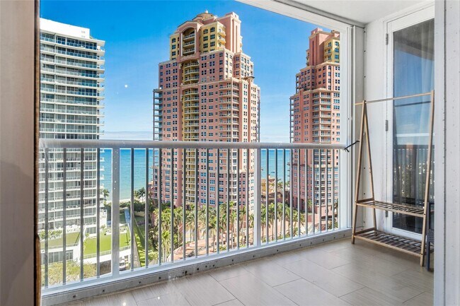 Foto del edificio - 2200 NE 33rd Ave