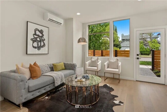 Building Photo - Ballard - Newer 3 Bedroom / 2.5 Bath Townh...