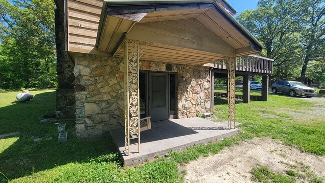 Building Photo - 1 Bedroom/ 1 Bathroom Duplex in Batesville