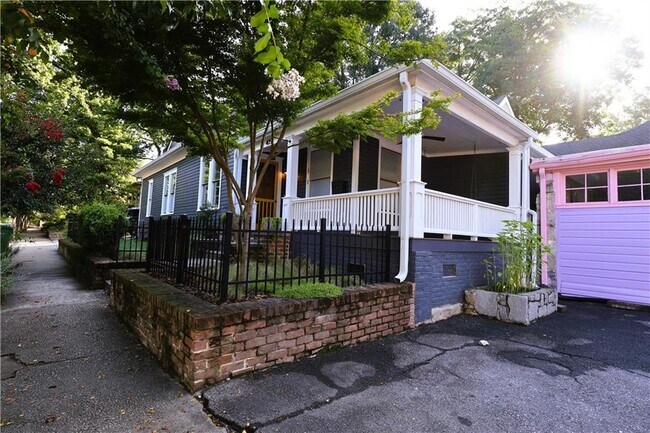 Foto del edificio - 405 Oakdale Rd NE