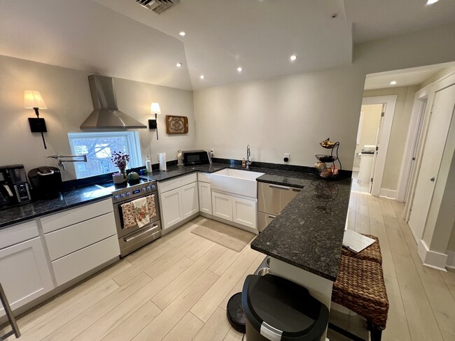 Building Photo - 246 Washington Ave