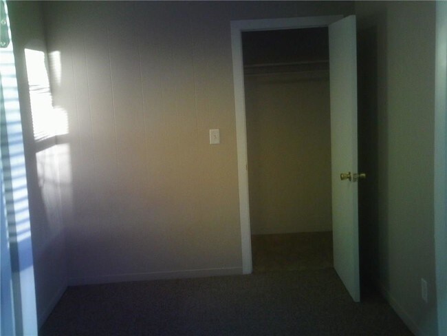 Building Photo - 81 Kilvert St