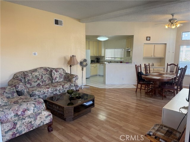 Foto del edificio - 27 Willowcrest Ln