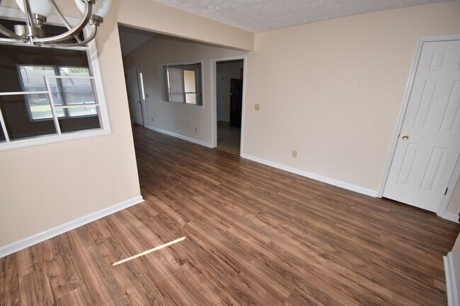 Foto del edificio - COMING SOON 3 Bedroom and 2 Bath Home (No Pets)