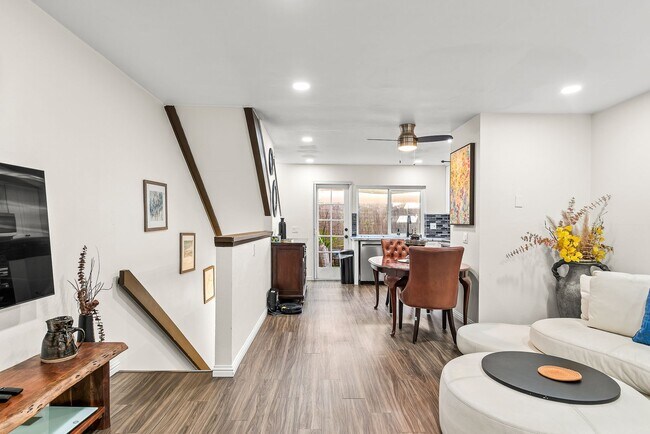 Foto del edificio - Bright La Jolla 2 BD Condo Near UCSD & Shopping
