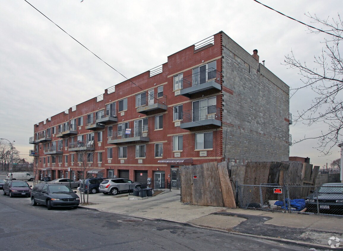 Foto del edificio - 3215 112th St
