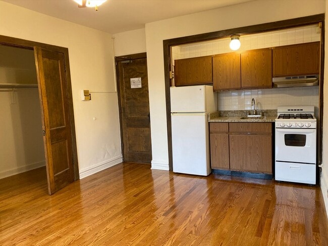Interior Photo - 2256 N. Cleveland