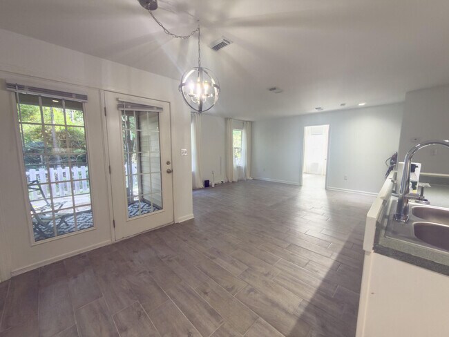 Foto del edificio - 8522 Laredo St