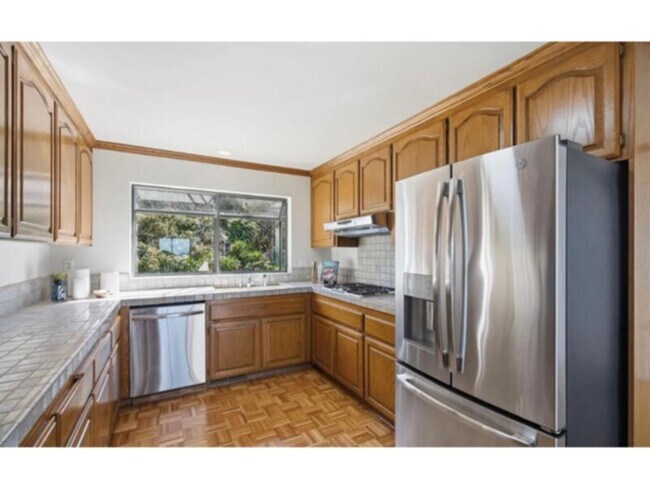 Foto del edificio - 3 Bedroom 3 Bathroom for Rent