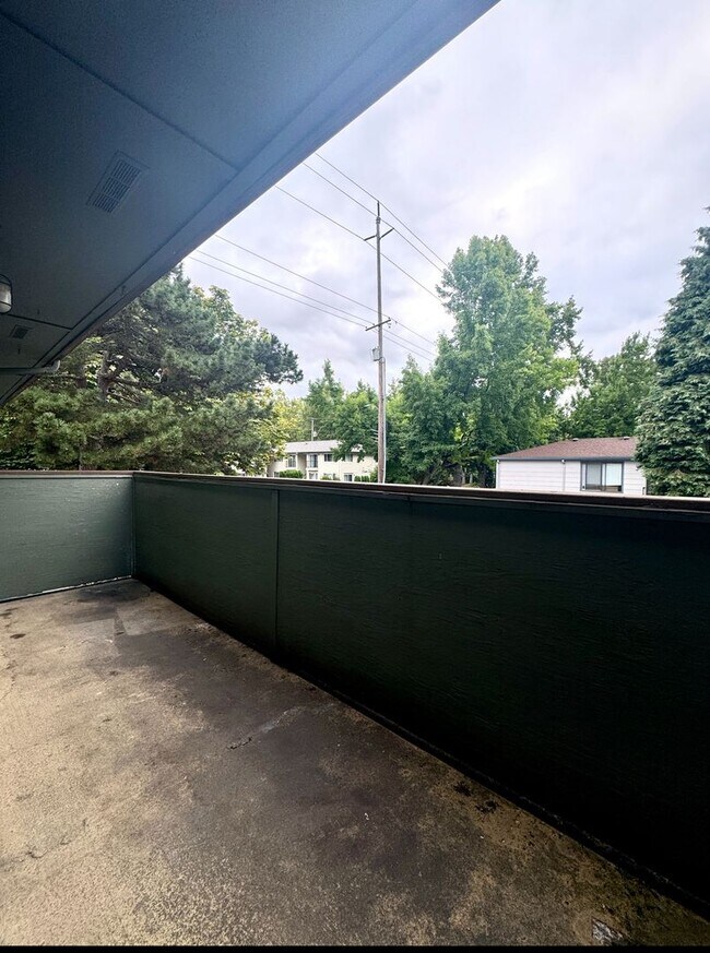 Foto del edificio - Vintage Irvington Top Floor 2 Bed with a l...