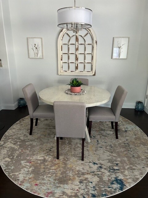 Comedor. - 7712 Himalayas Ave