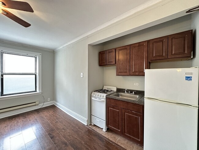 Building Photo - 4532 N Damen Ave