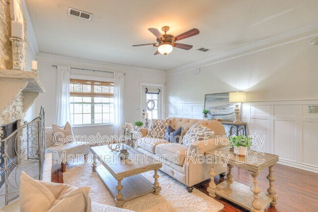 Foto del edificio - 1008 Beverly Ln