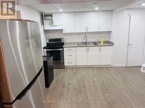 Building Photo - 15 Sedgemount Dr