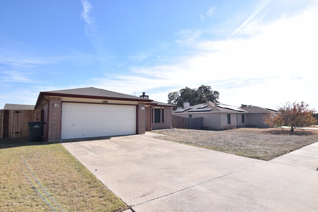 Foto del edificio - 1305 Katelyn Cir