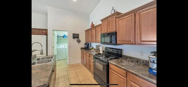 Building Photo - 36556 W Velazquez Dr