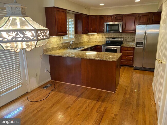 Building Photo - 4076 Norbeck Square Dr